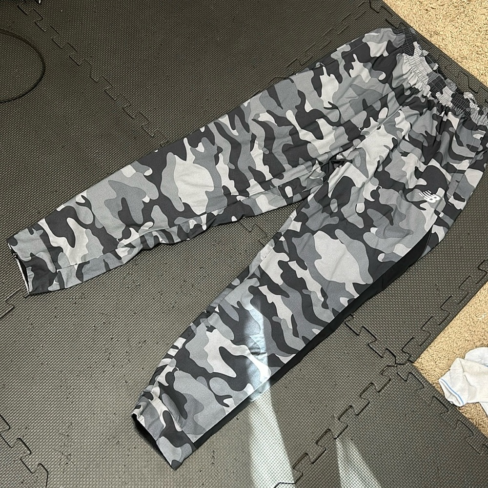 New balance grey camouflage camo joggers training pants